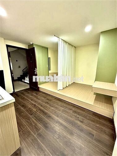 CHDV Cạnh MT(  Ngã 4 Hàng Xanh)- 108M2  6 Tầng - 16P Khép kính
6x18M2)