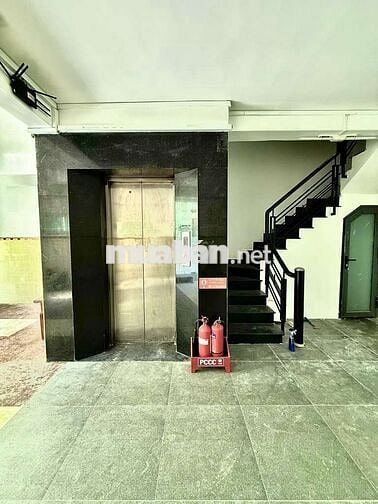 CHDV Cạnh MT(  Ngã 4 Hàng Xanh)- 108M2  6 Tầng - 16P Khép kính
6x18M2)