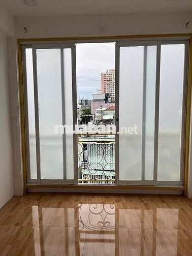 Cho thuê phòng lầu 4 - đầy đủ nội thất cơ bản 16m vuông quận 3