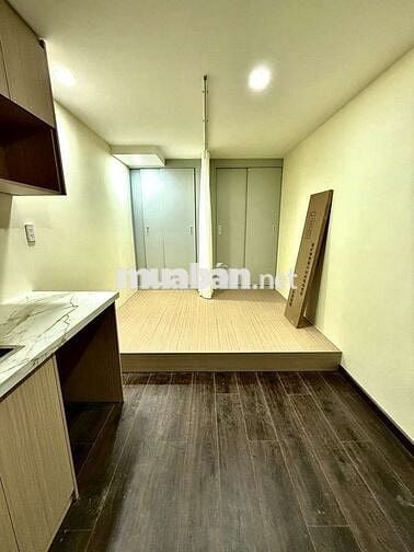 CHDV Cạnh MT(  Ngã 4 Hàng Xanh)- 108M2  6 Tầng - 16P Khép kính
6x18M2)