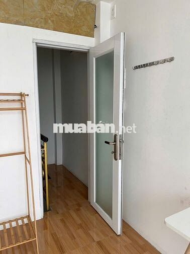 Cho thuê phòng lầu 4 - đầy đủ nội thất cơ bản 16m vuông quận 3
