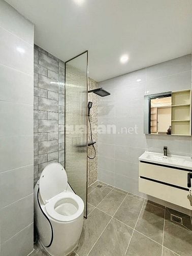 Cô Hồng Cần Bán Gấp Nhà. Trần Quốc Thảo Q3 dt 70m2/4ty650. SỔ SẴN