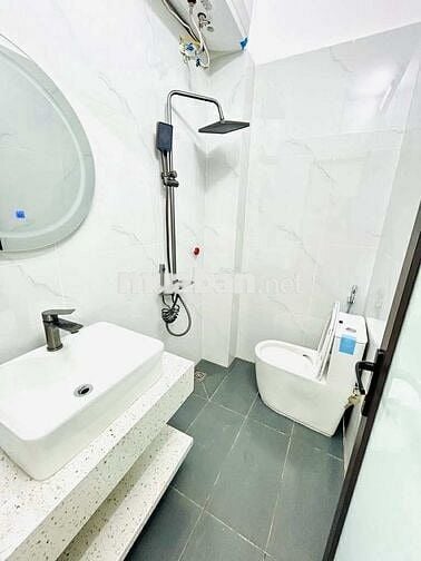 NHÀ MỚi KÍNH KOONG - 5 TẦNG - Ô TÔ ĐỖ CỔNG