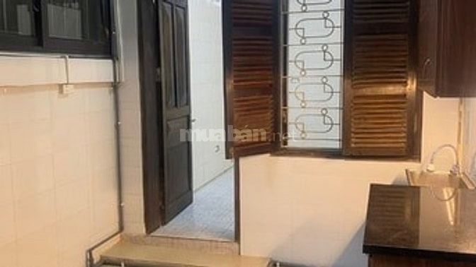 Cho thuê căn hộ 50m2 phố Trần Hưng Đạo, phường Cửa Nam