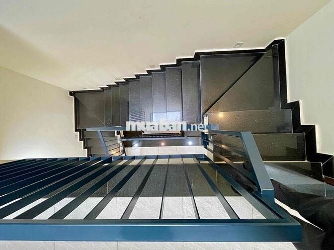 BÁN NHÀ 4 TẦNG_HXH_Hiệp Bình Phước. 68M2(4x17) 4PN-5WC. Chỉ 6.3 Tỷ tl