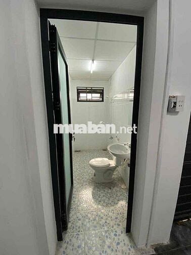 Cho thuê nguyên căn nhà mặt tiền đường Âu Cơ