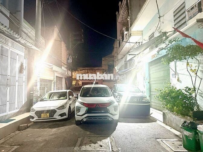 Nhà mới vào ở ngay đường Hương Lộ 2