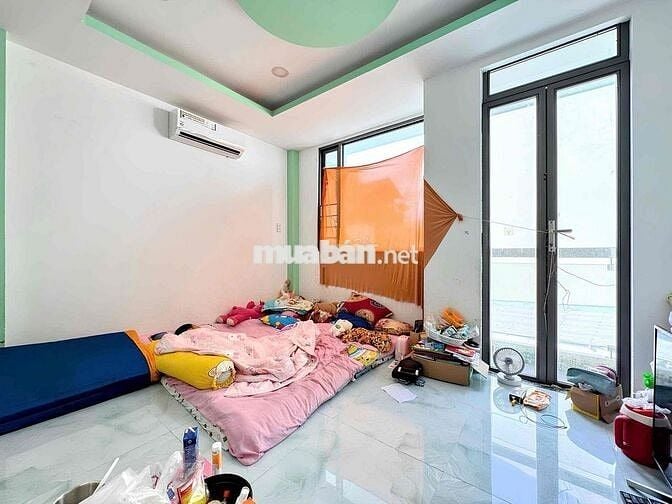 Nhà giáp Mã lò - DTSD:112 M2- đúc 4tang - chỉ 3.xtỷ