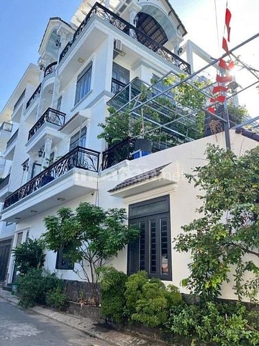 nhà góc 2 mặt tiền hẻm, DT: 5.5m x 17m. Vuông đẹp. CN: 95m². 2 lầu st