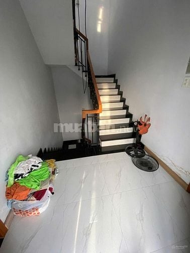 nhà góc 2 mặt tiền hẻm, DT: 5.5m x 17m. Vuông đẹp. CN: 95m². 2 lầu st
