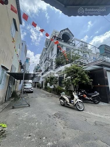 nhà góc 2 mặt tiền hẻm, DT: 5.5m x 17m. Vuông đẹp. CN: 95m². 2 lầu st