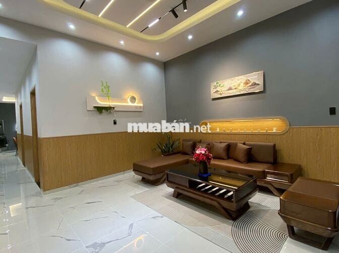 kẹt tiền bán nhà 100m2 2 phòng ngủ thiết kế đẹp sang trọng