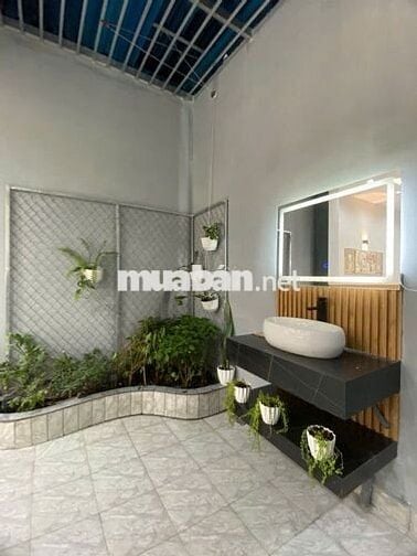 kẹt tiền bán nhà 100m2 2 phòng ngủ thiết kế đẹp sang trọng