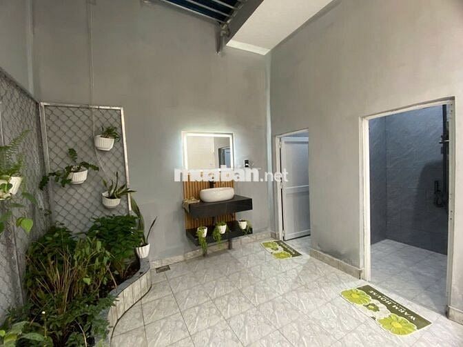 kẹt tiền bán nhà 100m2 2 phòng ngủ thiết kế đẹp sang trọng