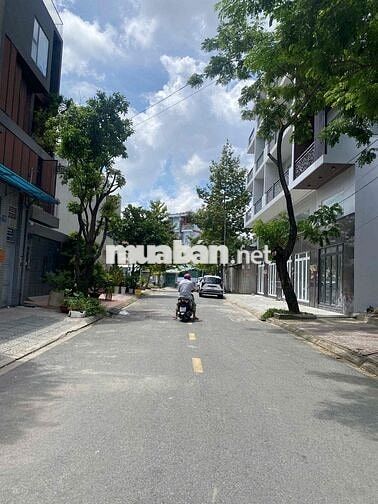 Bán ĐẤT TẶNG NHÀ ĐƯỜNG QL1A THẠNH XUÂN Q12, DT 86M2