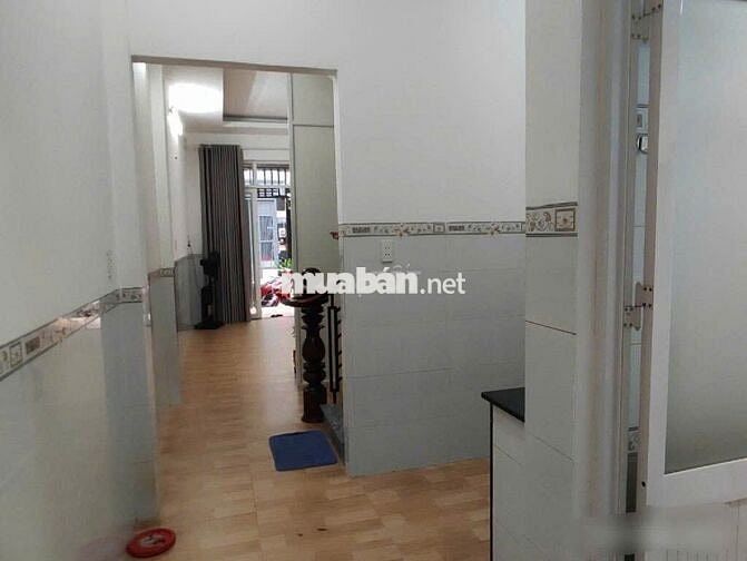 ông Sáu cần tiền gấp trả nợ. Nhờ em bán giùm căn nhà Bà Điểm Hóc Môn