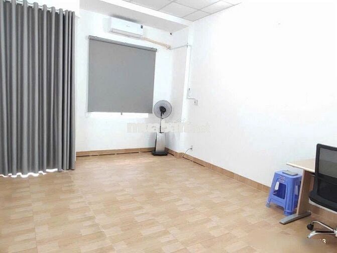ông Sáu cần tiền gấp trả nợ. Nhờ em bán giùm căn nhà Bà Điểm Hóc Môn