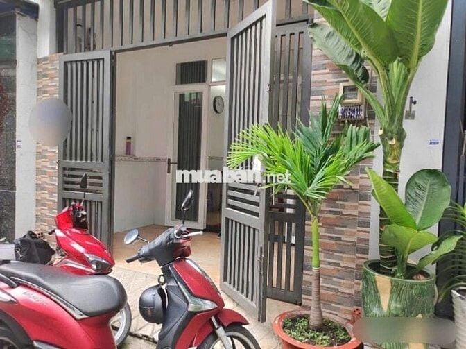 ông Sáu cần tiền gấp trả nợ. Nhờ em bán giùm căn nhà Bà Điểm Hóc Môn