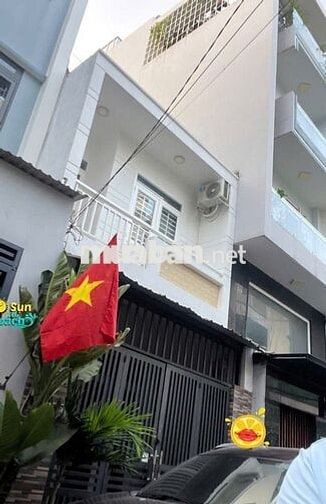 ông Sáu cần tiền gấp trả nợ. Nhờ em bán giùm căn nhà Bà Điểm Hóc Môn