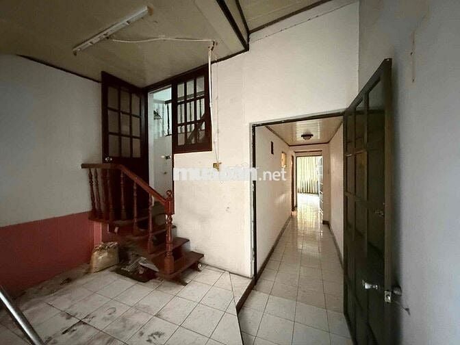 Ngân hàng thanh lý CH lầu 1, CC 821B Trần Hưng Đạo P1 Q5 giá chỉ 2.652