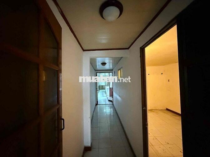 Ngân hàng thanh lý CH lầu 1, CC 821B Trần Hưng Đạo P1 Q5 giá chỉ 2.652
