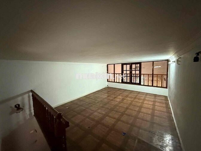 Ngân hàng thanh lý CH lầu 1, CC 821B Trần Hưng Đạo P1 Q5 giá chỉ 2.652