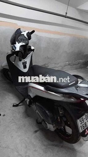 Cần bán SH 2019 đã lên áo ý màu trắng xe ít đi