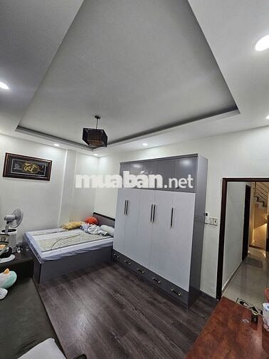 Nhà hẻm 3 mặt thoáng 180m2,  Tiện di chuyển Q.1-2-4