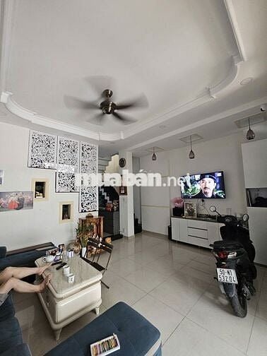 Nhà hẻm 3 mặt thoáng 180m2,  Tiện di chuyển Q.1-2-4