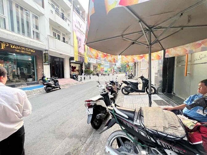 Nhà Mặt Tiền đường Hoa Hồng, Phường7, Phú Nhuận