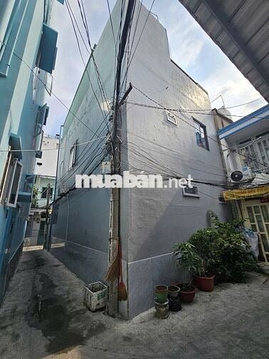 Nhà hẻm 3 mặt thoáng 180m2,  Tiện di chuyển Q.1-2-4