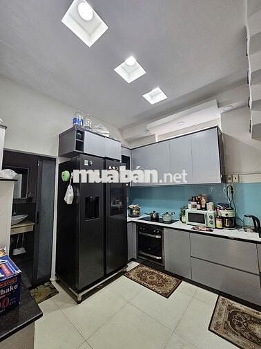 Nhà hẻm 3 mặt thoáng 180m2,  Tiện di chuyển Q.1-2-4