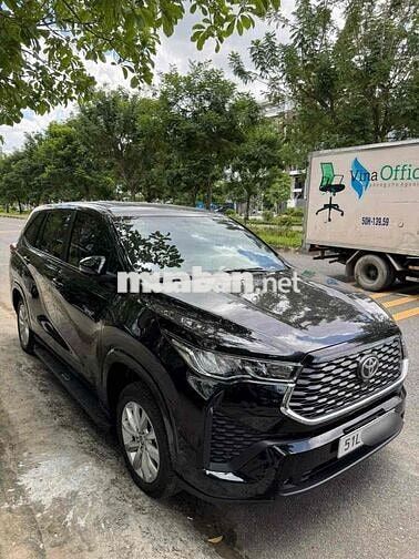 Innova Cross V 2025 - 4500 km