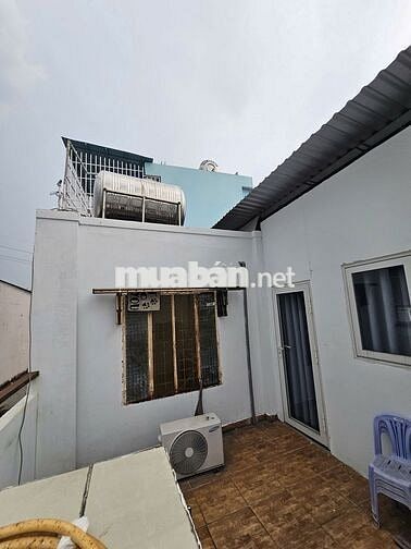 Nhà hẻm 3 mặt thoáng 180m2,  Tiện di chuyển Q.1-2-4