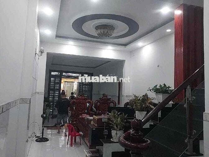 Nhà 1 trệt . 2 lầu . 4PN . 3VS