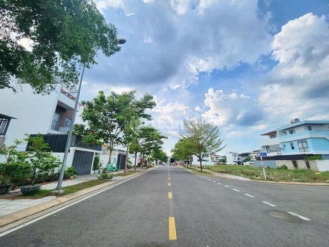 Cần bán KDC Long Thành - giá chỉ 16triệu/m2 - Sổ Hồng Riêng - Cách Sân