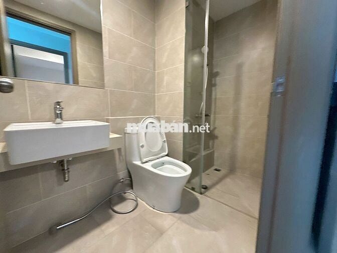6tr5 Thuê ngay căn WestGate 2PN 2WC có máy lạnh