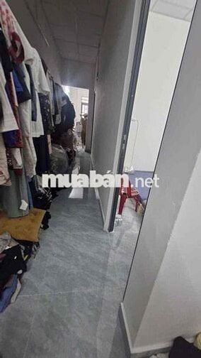Cho thuê nhà 4,2tr/ tháng.  DT: 4m x 14m cấp 4 có 2PN 1WC.  Đường Võ V
