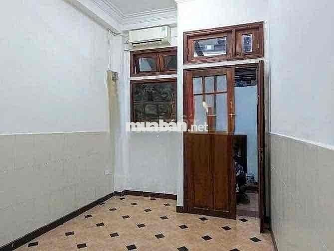 NGUYÊN CĂN QUẬN PHÚ NHUẬN SÁT MT ( 3 PHÒNG ) KD TỰ DO