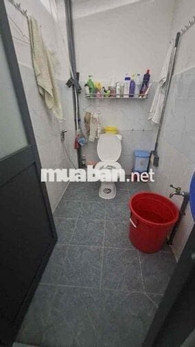 Cho thuê nhà 4,2tr/ tháng.  DT: 4m x 14m cấp 4 có 2PN 1WC.  Đường Võ V