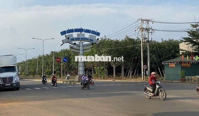 BÁN ĐẤT TRUNG TÂM PHƯỜNG. GIẢM MẠNH 200TR KHI CÔNG CHỨNG