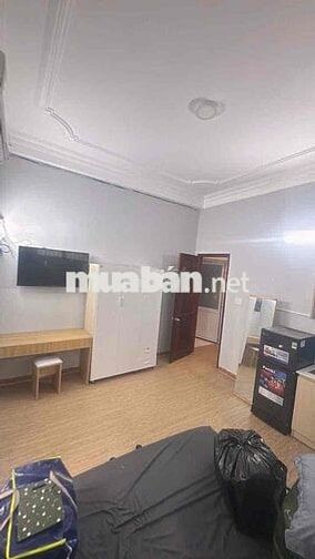 CHO THUÊ STUDIO CỬA SỔ THOÁNG NGAY CÁCH MẠNG THÁNG 8 CÓ MÁY GIẶT RIÊNG