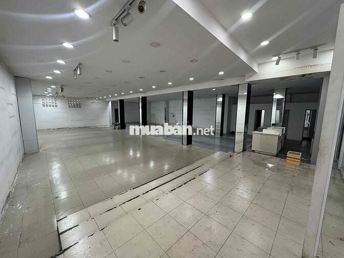 cần cho thuê mặt bằng đường Huỳnh Tấn Phát quận 7 . Cách KCX 500m