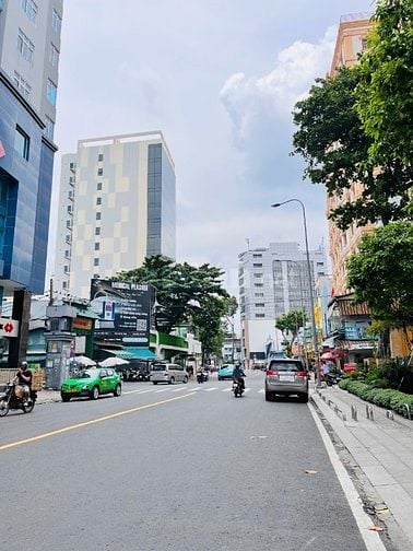 Hàng Vip, 2 mặt tiền thoáng mát, Kỳ Đông, Quận 3, trệt, lầu, 3PN, 2WC