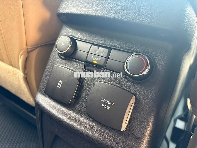 Gia đình bán Ford Explorer 2017 (Odo 29.000km)