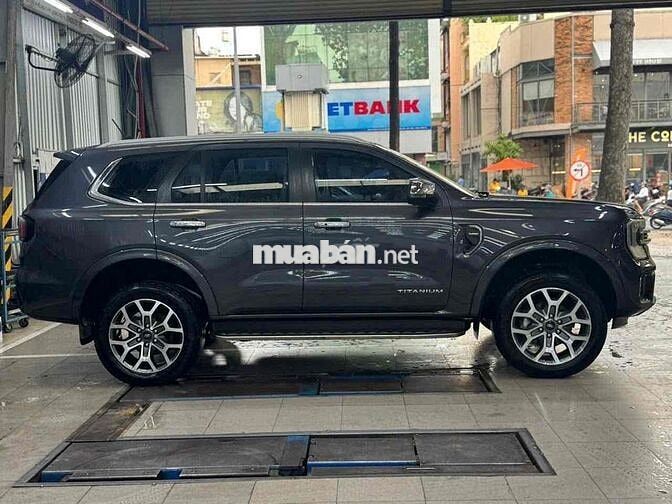 Ford Everest 2022 Titanium 2.0L 4x2 AT - 35000 km
