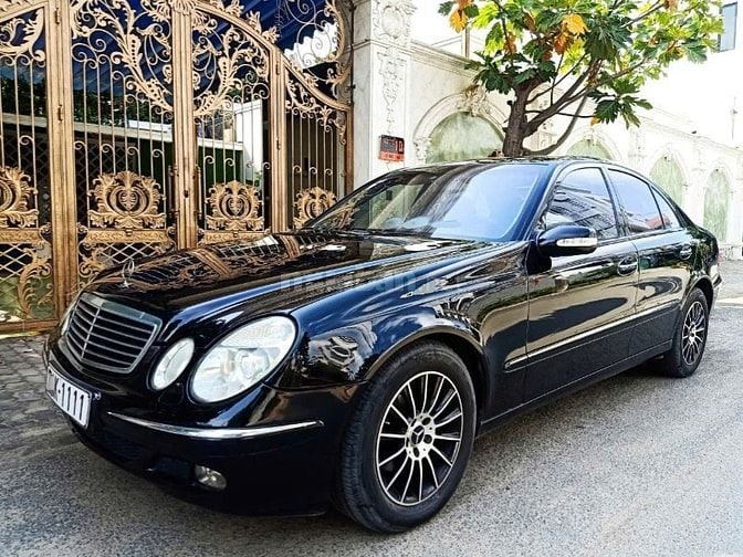 Bán rẻ siêu phẩm Mercedes E Class biển siêu VIP tứ quý 1111 độ full!