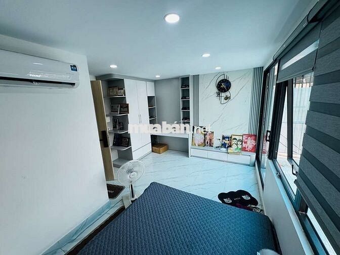 Nhà ba đình 10 tầng thang máy ô tô đỗ cửa , nội thất cao cấp