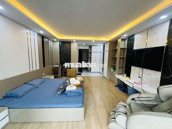 Nhà ba đình 10 tầng thang máy ô tô đỗ cửa , nội thất cao cấp