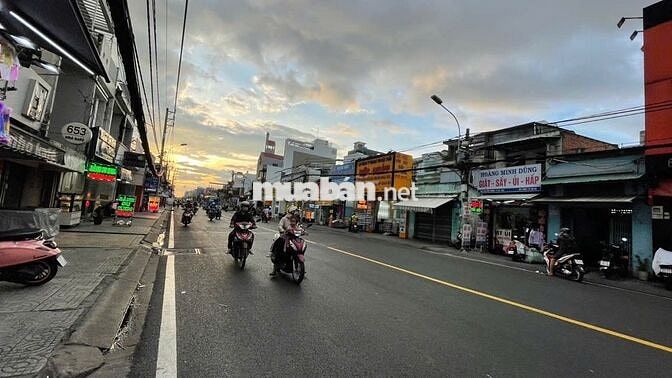 CHo thuê nhà 2 mặt tiền trước sau đường Hậu giang 7,5x25m